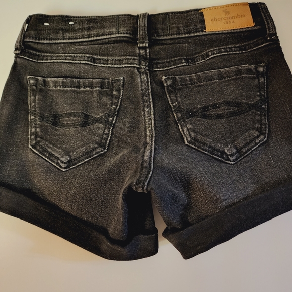 Abercrombie kids black distressed shorts - Picture 2 of 6